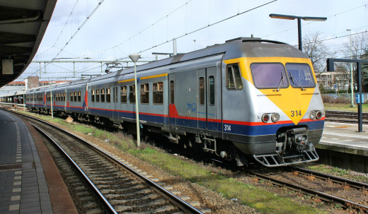 818308 (a): :2048x1191